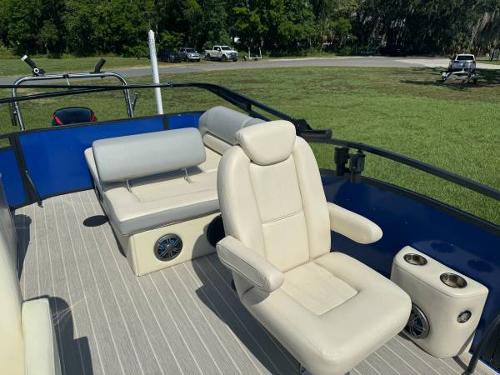Pontoons Listing: 2022 lexington 623 series