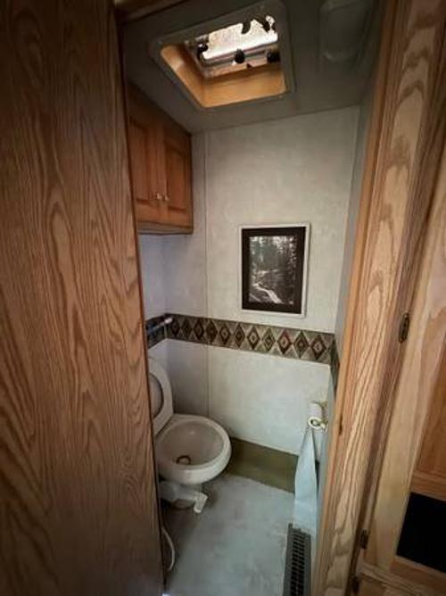 Motor Home Listing: 2001 monaco roadmaster