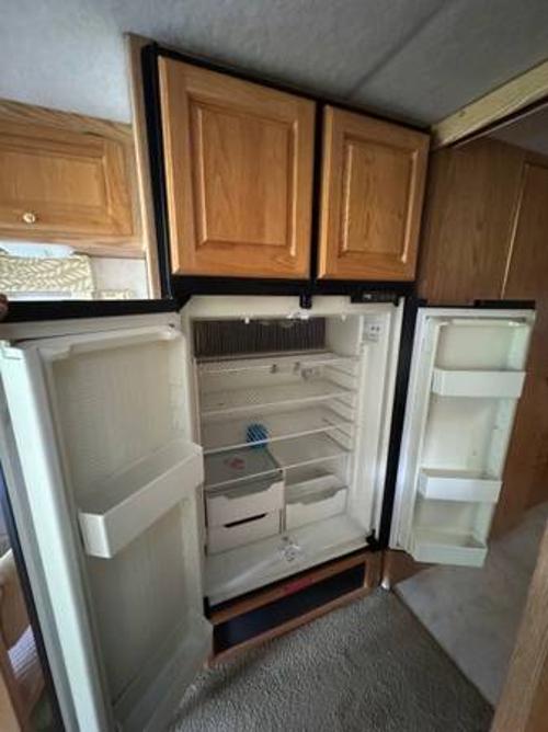 Motor Home Listing: 2001 monaco roadmaster