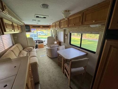 Motor Home Listing: 2001 monaco roadmaster