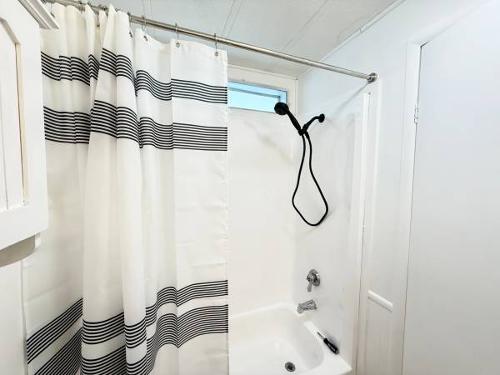 Manufactured / Mobile / Modular Home Listing: 1984 n/a manufactured