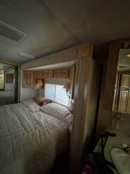 Motor Home Listing: 2001 monaco roadmaster