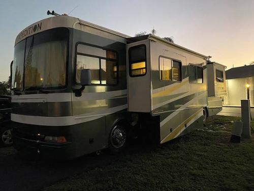 Motor Home Listing: 2003 fleetwood expedition