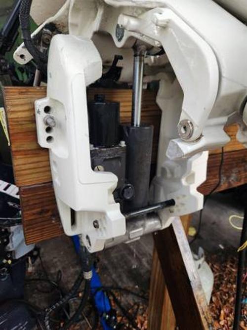 Engines / Motors Listing: 2009 evinrude etec