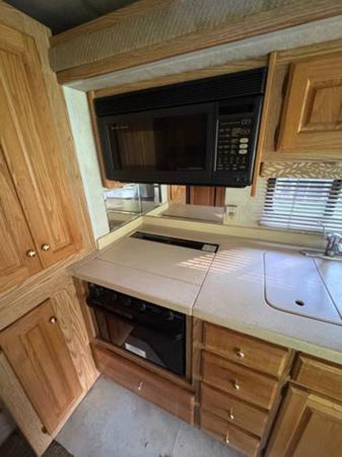 Motor Home Listing: 2001 monaco roadmaster