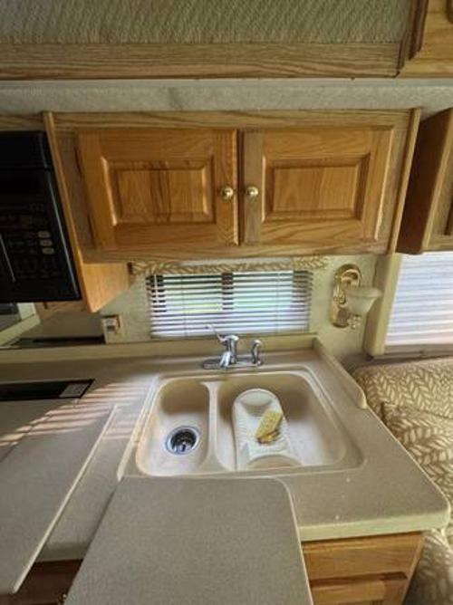 Motor Home Listing: 2001 monaco roadmaster