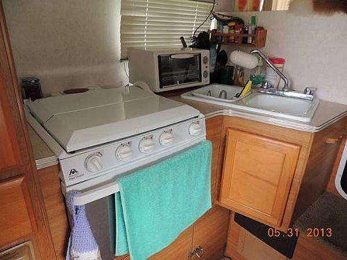 Truck Camper / Utility Trailer Listing: 2004 lance slide in