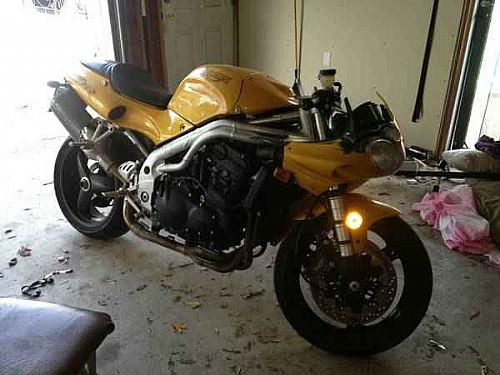 Motorcycle / Scooter Listing: 1997 triumph daytona 955i