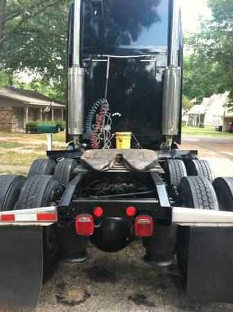 Commercial Truck / Light & Heavy Equipment Listing: 2005 freightliner sleeper