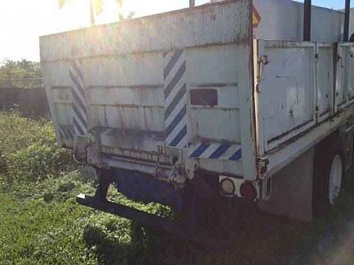 Commercial Truck / Light & Heavy Equipment Listing: 1991 international flatbed w/lift
