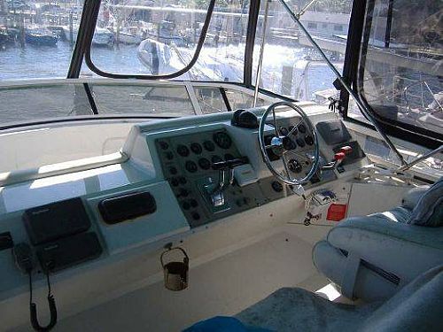 Sail Boat / Yacht / Cruising Boats Listing: 1998 carver 405 motor yacht