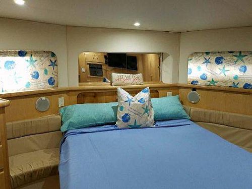 Sail Boat / Yacht / Cruising Boats Listing: 1998 carver 405 motor yacht