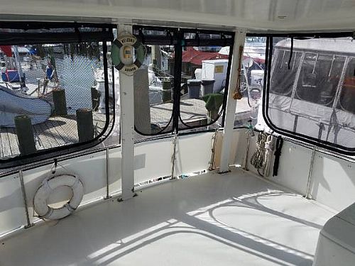 Sail Boat / Yacht / Cruising Boats Listing: 1998 carver 405 motor yacht
