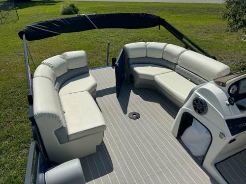 Pontoons Listing: 2022 lexington 623 series
