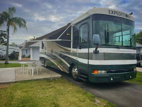 Motor Home Listing: 2003 fleetwood expedition