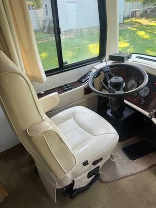 Motor Home Listing: 2001 monaco roadmaster