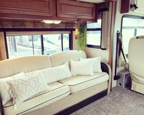 Motor Home Listing: 2003 fleetwood expedition