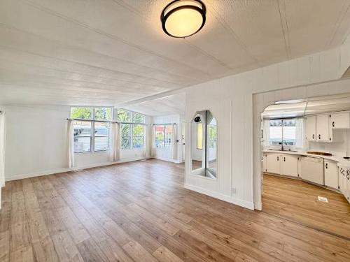 Manufactured / Mobile / Modular Home Listing: 1984 n/a manufactured
