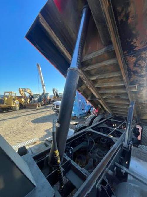 Commercial Truck / Light & Heavy Equipment Listing: 2013 kenworth t800 dump