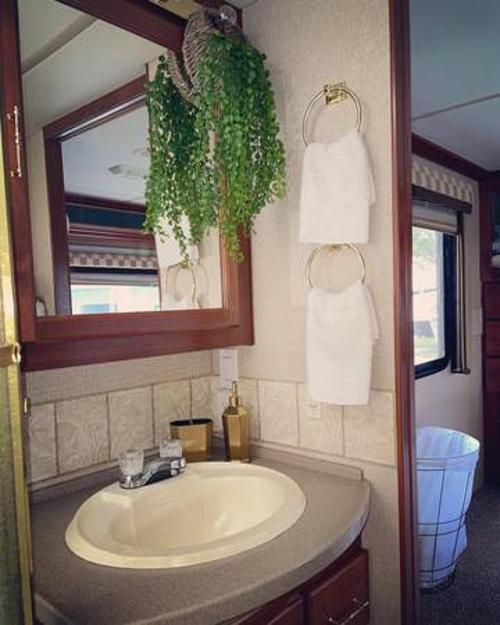 Motor Home Listing: 2003 fleetwood expedition