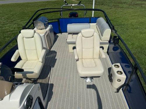Pontoons Listing: 2022 lexington 623 series